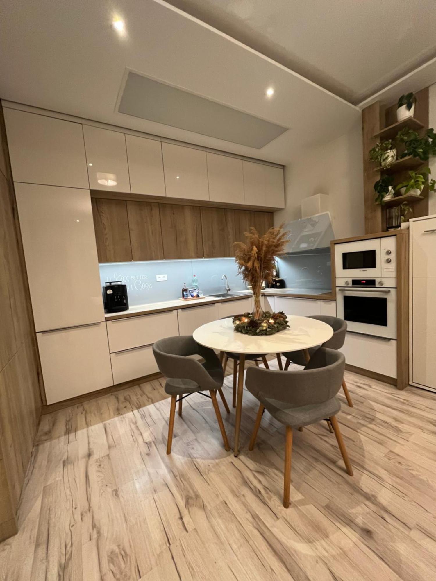 Cozy Apartment Bratislava Exterior foto